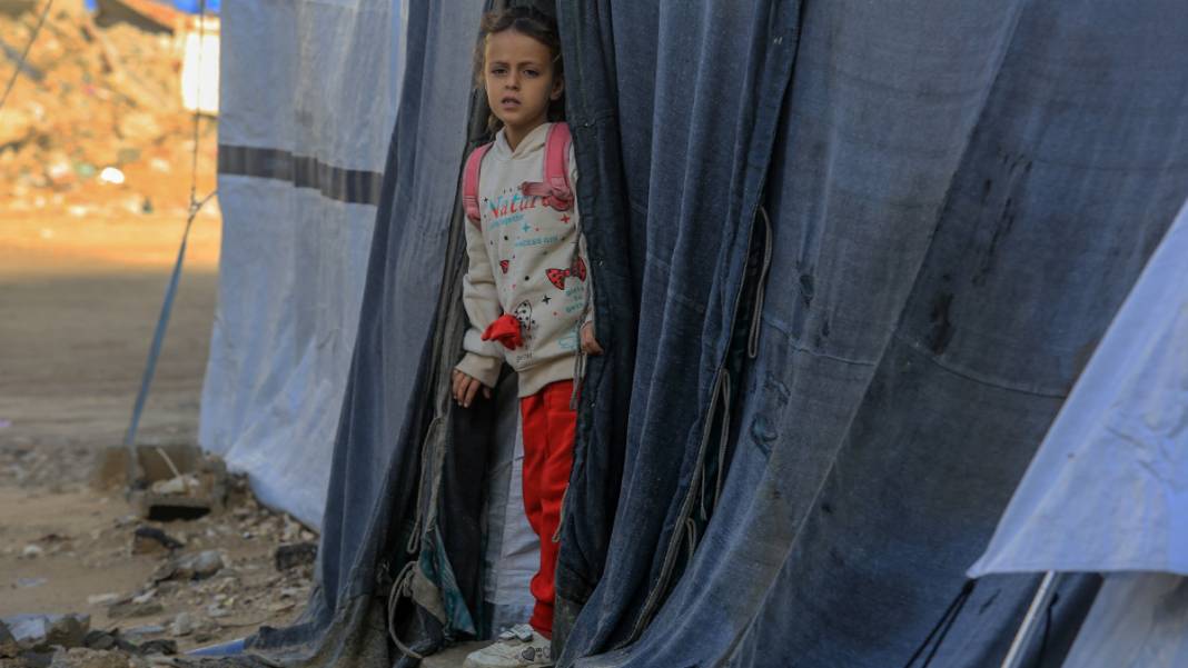 Gazze’de üç günlük yağış, Filistinlilerin çadırlarını su altında bıraktı 6